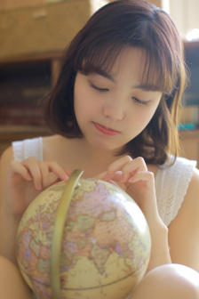 美女穿牛仔裤图片